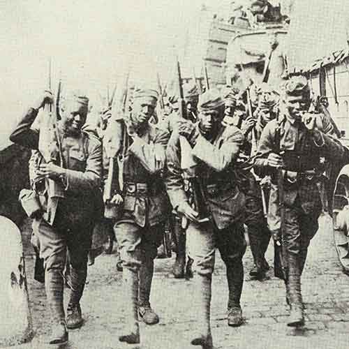 William Allison Sweeney, History of the American Negro in the Great World War, 1919, Cuneo-Henneberry, Chicago. This photo in Sweeney’s book shows troops arriving in France. The Huntington Library, Art Museum, and Botanical Gardens.
