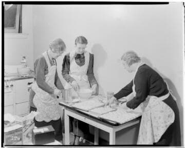 Woman's Committee Cooking School