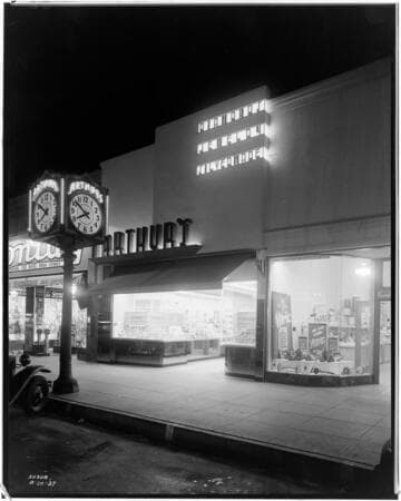 L1.3 - Lighting, stores - Night photo