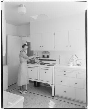 H2.3 - Home Kitchen - All Electric Home of L. W. Crosby