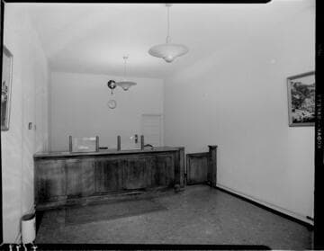 Customer service desk in Edison local office