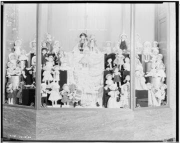 Window display of dolls produced in the 1932 Christmas Doll Contest