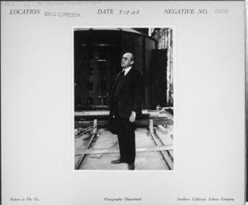 P1.2 - Portraits, misc. - Mister Ballard inspecting PH #3