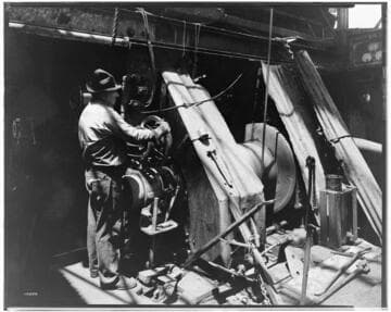 O1 - Oil Wells & Equipment - Deepest Oil Well and oil worker