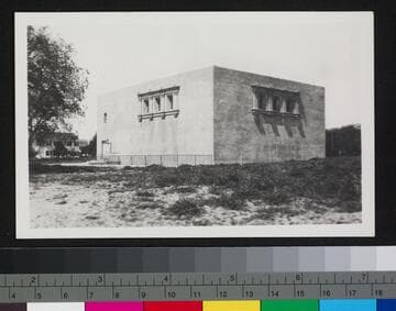 Cal Tech Auditorium, close-up