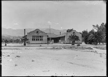 Unidentified building, possibly grammar school