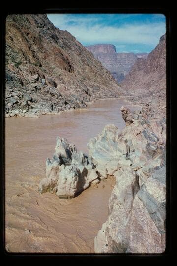 Alcove right bank, 232 Mile Rapids
