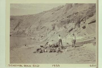 Boats and crew of the RB-MV Expedition on Sentinel Rock Bar.  Photo 650