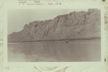 Launch moving up Glen Canyon near Mile 20