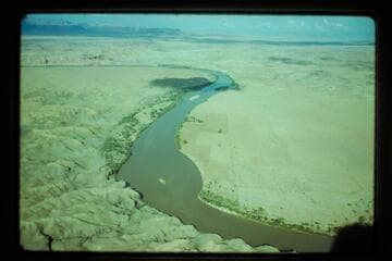 Up Green River from Mile 109.5