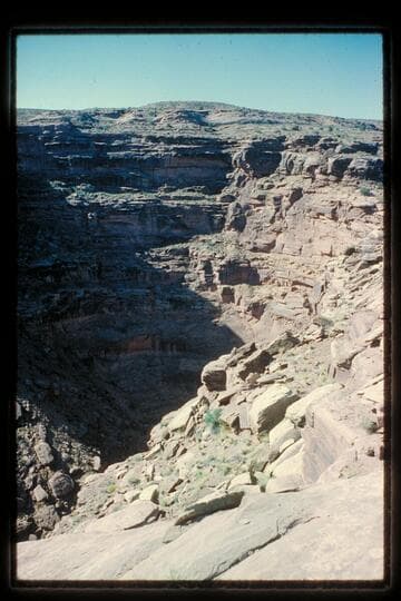 Drop at head of Horsethief Canyon