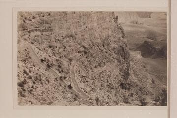 Tourists on Kaibab Trail