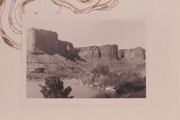 Friendship Cruise boats lined up at Mineral Canyon for gassing.  Labyrinth Canyon