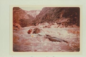 Les Jones boat pinned in Tuna Rapid, Mile 99.2