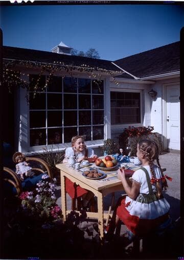 [Girls having tea party]