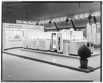 D2.4 - Displays, Fairs