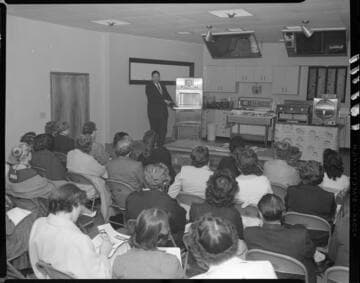 Electric cooking demonstration