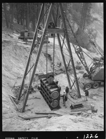 Big Creek - Mammoth Pool - Lowering fixed wheel gate