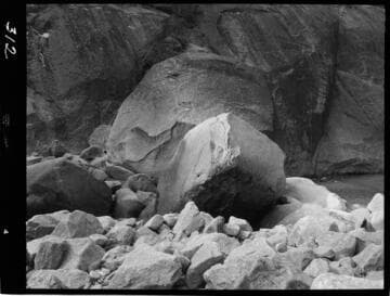 Big Creek - Mammoth Pool - General view of boulders in river bottom at downstream rock toe area