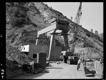 Big Creek - Mammoth Pool - Gantry crane under construction