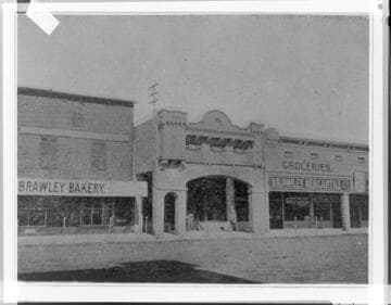 Store fronts on an un-