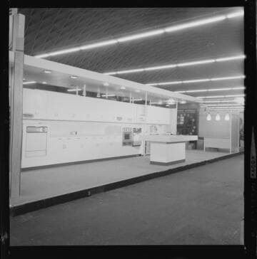 Edison booth at exhibit promoting modern electric living