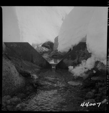 Portal Powerhouse - Weir at downstream toe