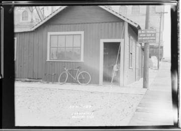 Redondo Laboratory Building on the boardwalk at Redondo Beach