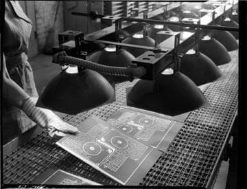 Infra-red - Kennedy Name Plate Co. - close-up of conveyor