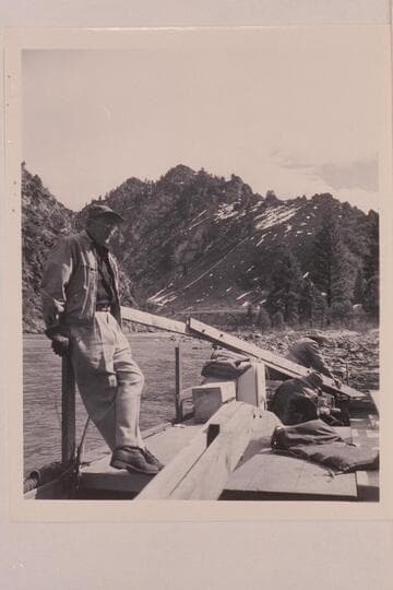 Willie Taylor on Don Smith's Salmon River sweep-scow.  Shoup, Idaho