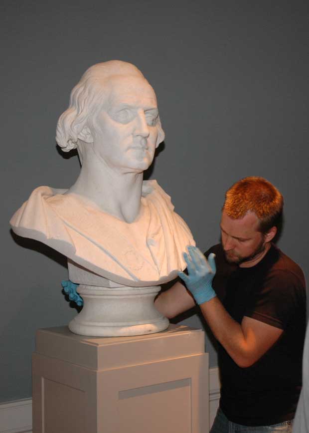 Jay Raveling with a bust of George Washington Jay Raveling with a bust of George Washington